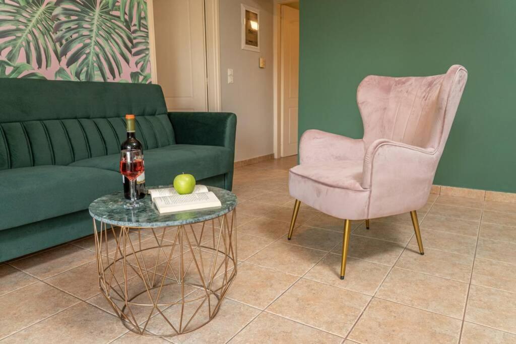 Central & Elegant Suite With Private Garden อาร์กอสโตลี ภายนอก รูปภาพ