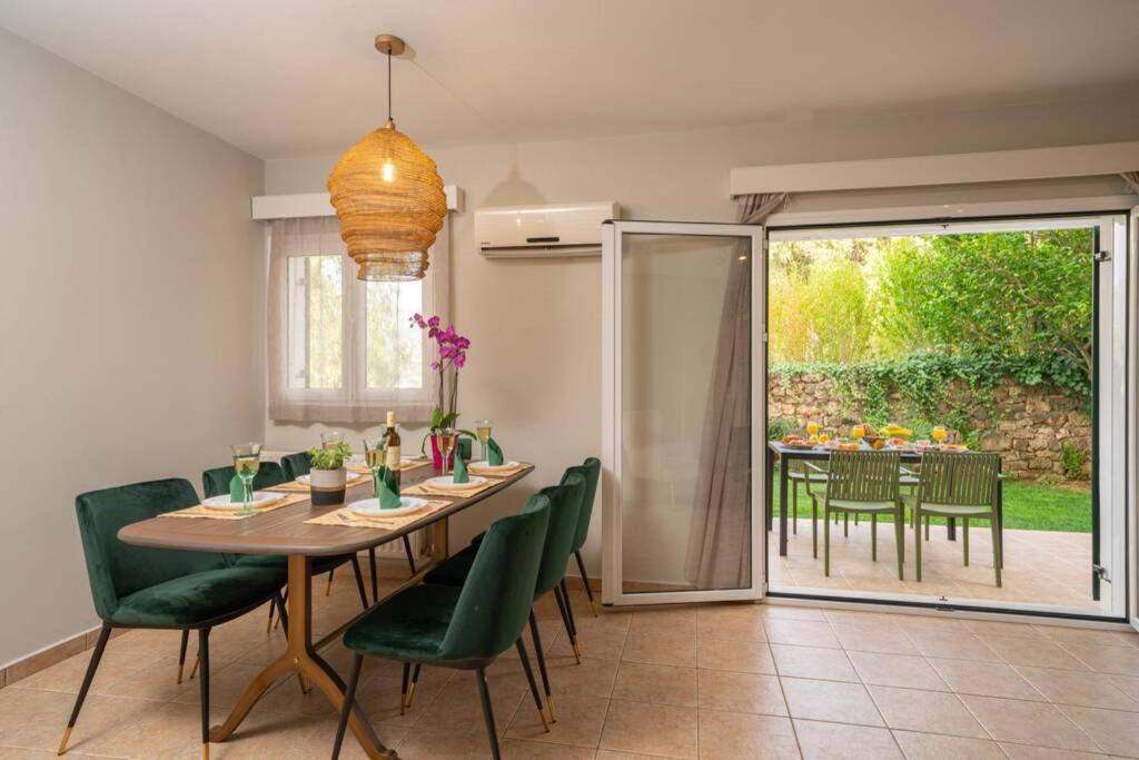 Central & Elegant Suite With Private Garden อาร์กอสโตลี ภายนอก รูปภาพ